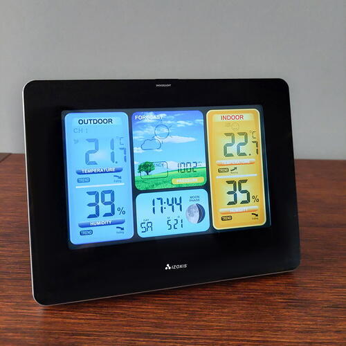 Set Statie meteo fara fir si Transmitator exterior, Ecran mare LCD color, Prognoza meteo, Presiune atmosferica, Temperatura si umiditate interior si exterior, Calendar perpetuu, Ceas electronic cu alarma, Alimentare la retea si baterii