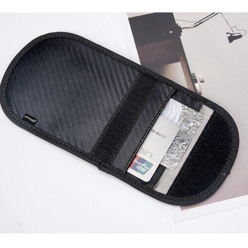 Set 2 husa protectie antifurt pentru chei si carduri, Cu carabiniera, Inchidere velcro, Neagra, Blocarea undelor radio 10 - 30 kHz, 9 x 13/ 8.5 x 13 cm