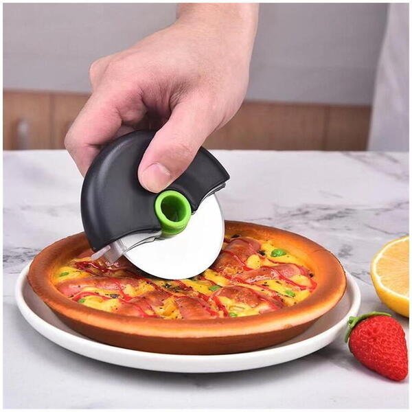 1+1 GRATIS Cutit pentru taiat pizza, tip disc, cu protectie